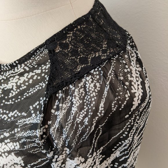 Work! Abstract Print Blouse - Picture 4 of 7